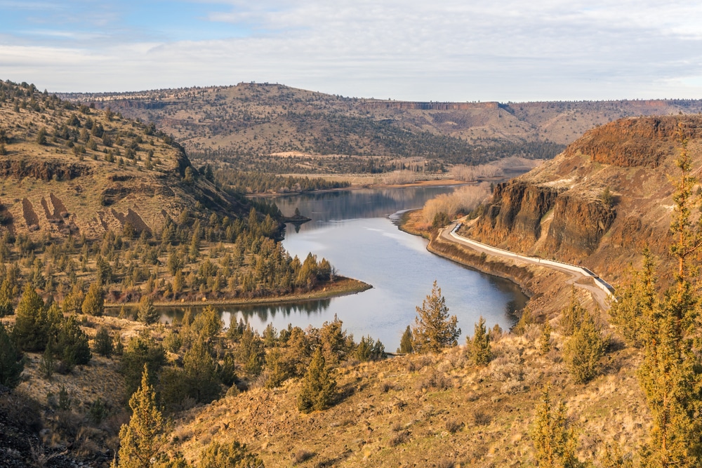 Deschutes River rafting and fun in the summer exploring the best things to do in Oregon