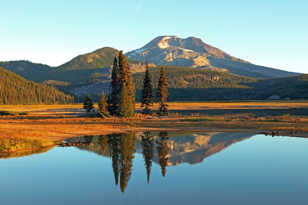 Sparks Lake at Sunset with the South Sister behind, reflected in the lake. A visit to Sparks Lake is one of the best things to do in Bend Oregon.