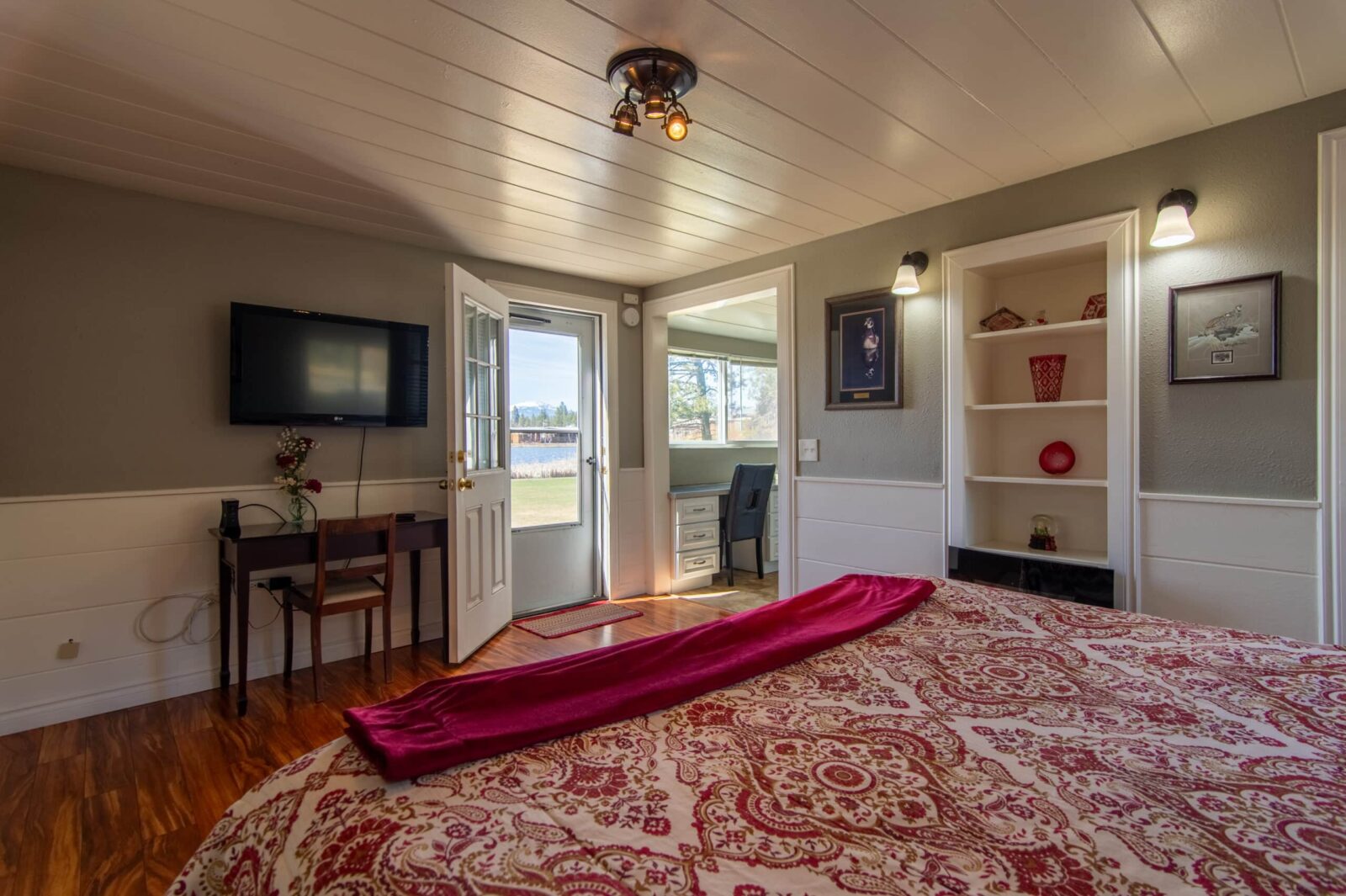 The Red Room at our Crater Lake Lodging